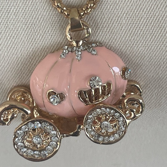 unmarked Jewelry - Cinderella Pink Pumpkin Carriage Pendant Necklace NNT
